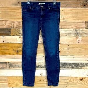White House Black Market size 4 Noir dark wash skinny leg jean